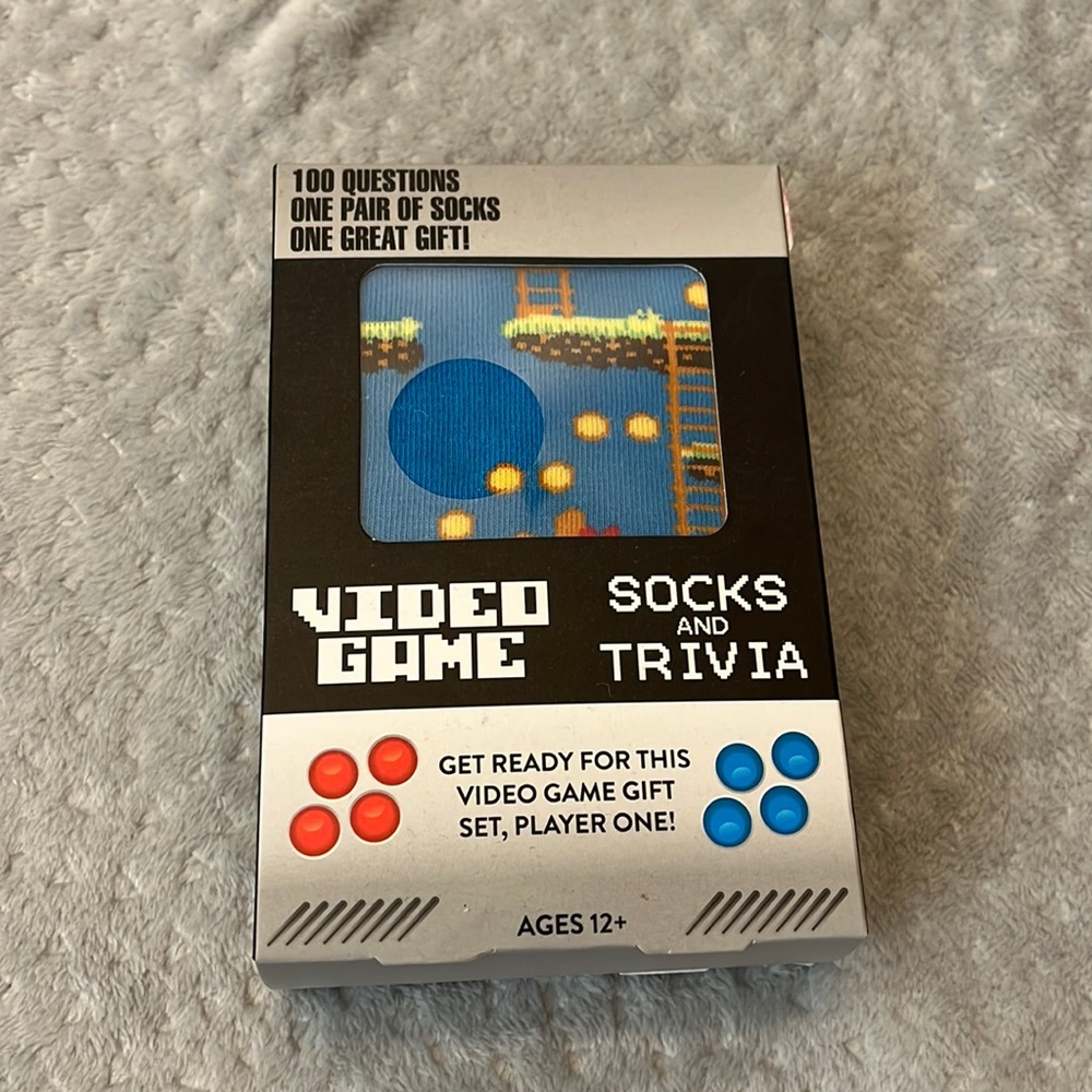New Video Game Socks & Trivia Set Mens Size 6-12